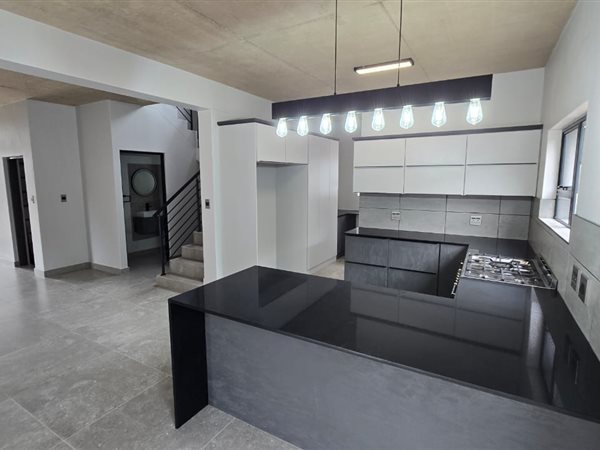 4 Bedroom House 4 Bedroom House