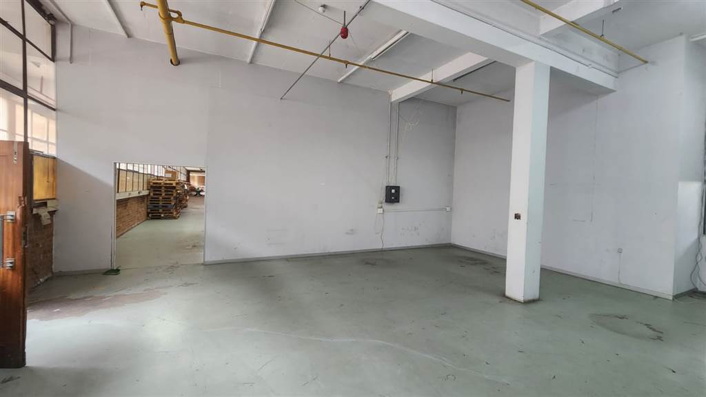 500  m² Industrial space in Roseville photo number 11