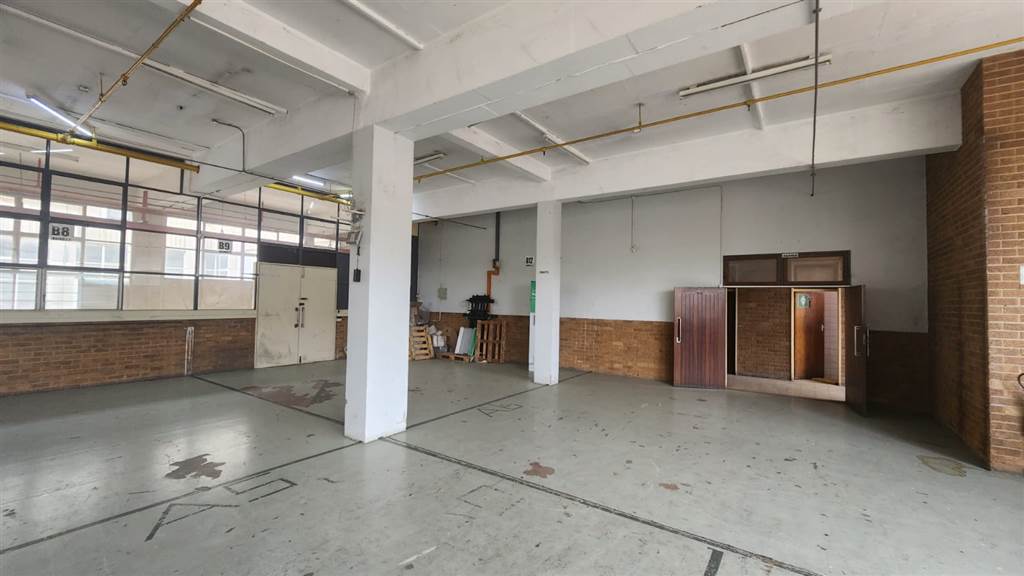500  m² Industrial space in Roseville photo number 1