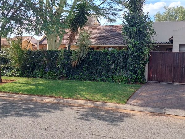 4 Bed House in Flamingo Park