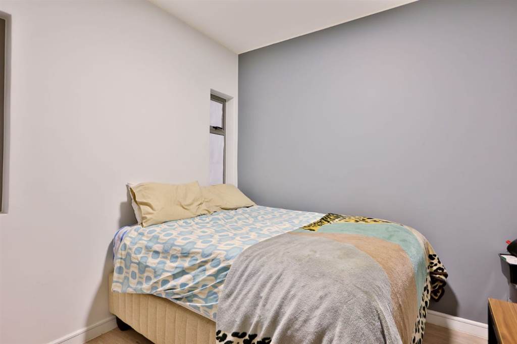 2 Bed Apartment in Rosebank photo number 13