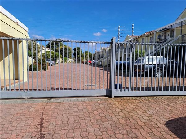 2 Bed Apartment in Wynberg
