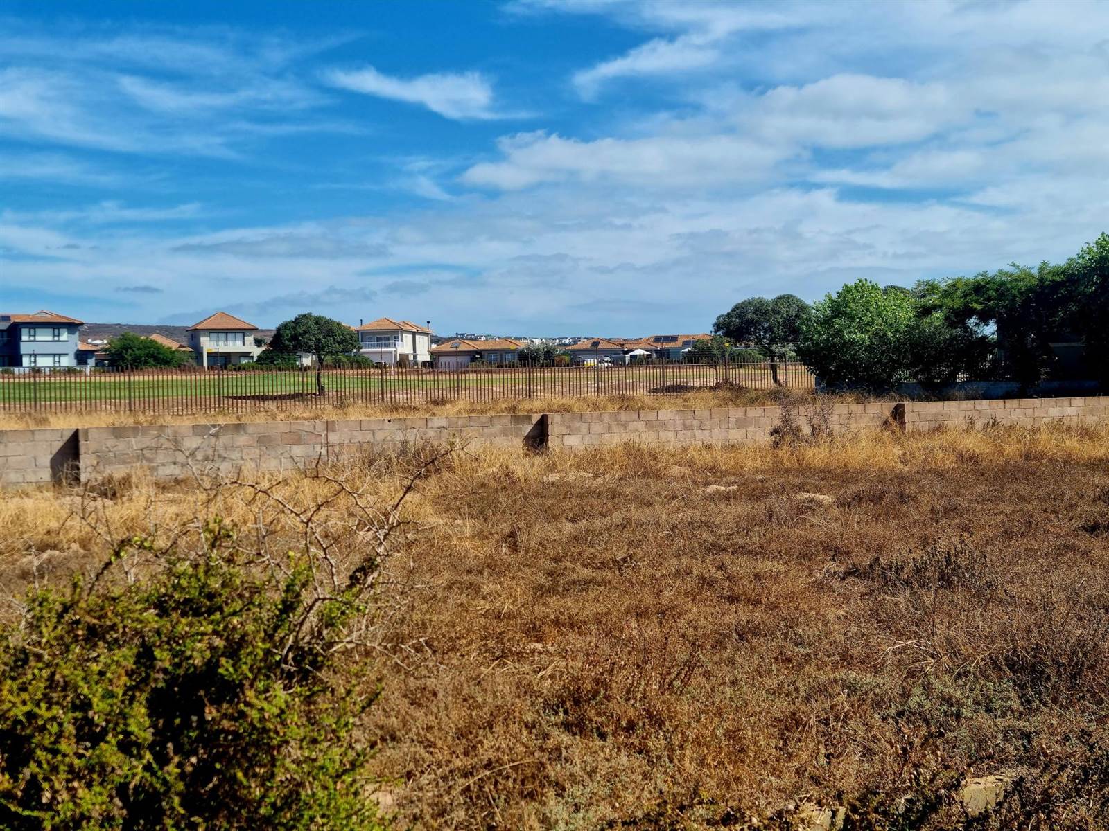 839 m² Land available in Country Club photo number 2