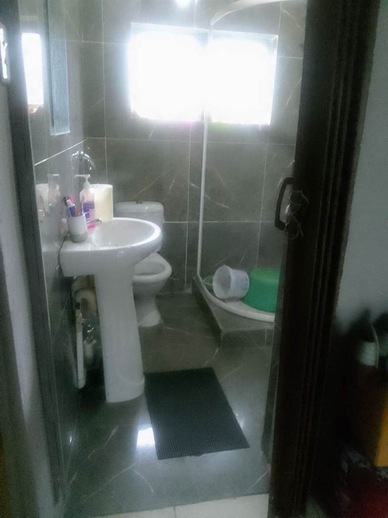 2 Bed House in Umlazi photo number 9