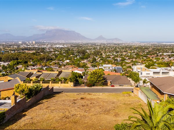 1158 m² Land available in Plattekloof