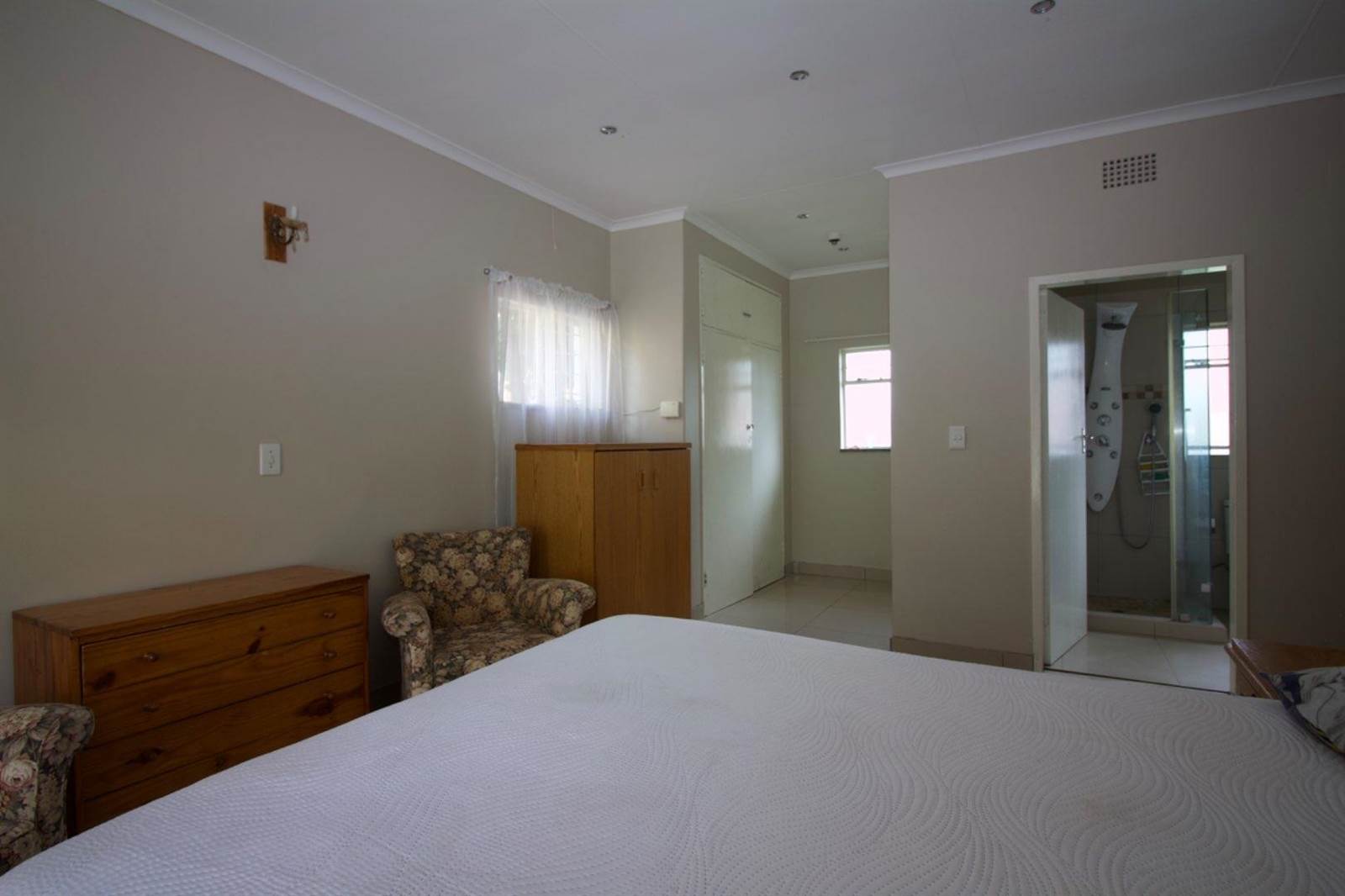 5 Bed House in Constantia Kloof photo number 12