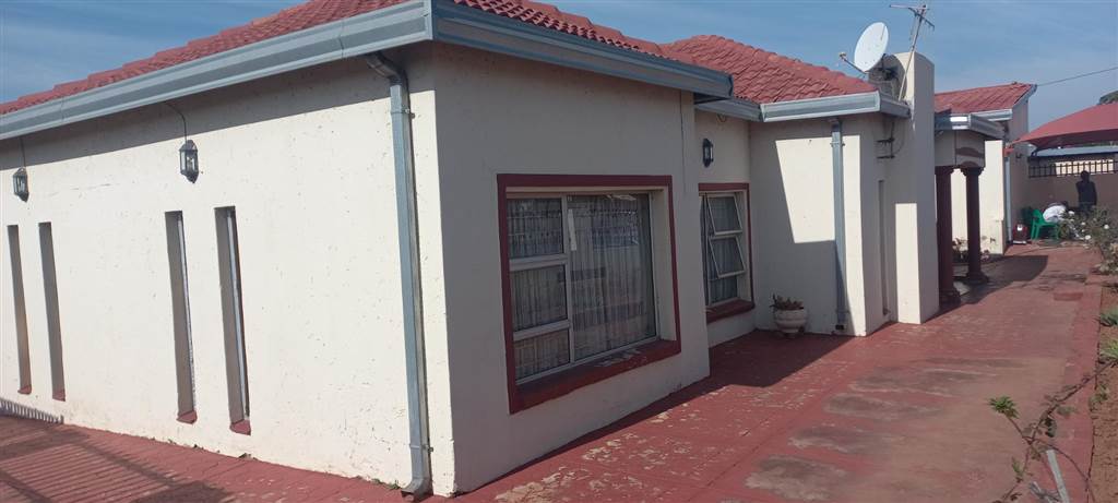 4 Bed House in Mamelodi West photo number 1