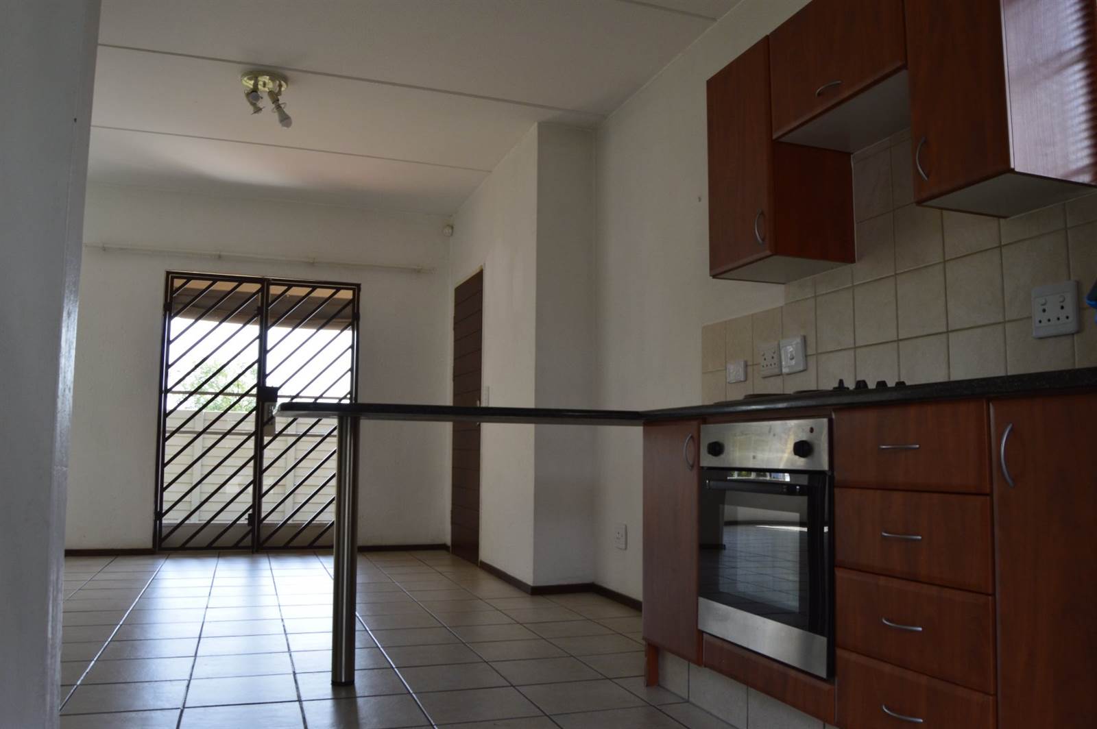 3 Bed Townhouse in Benoni North photo number 4
