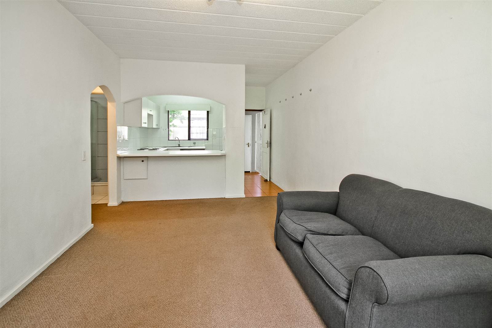 1 Bed Apartment in Craighall Park photo number 4