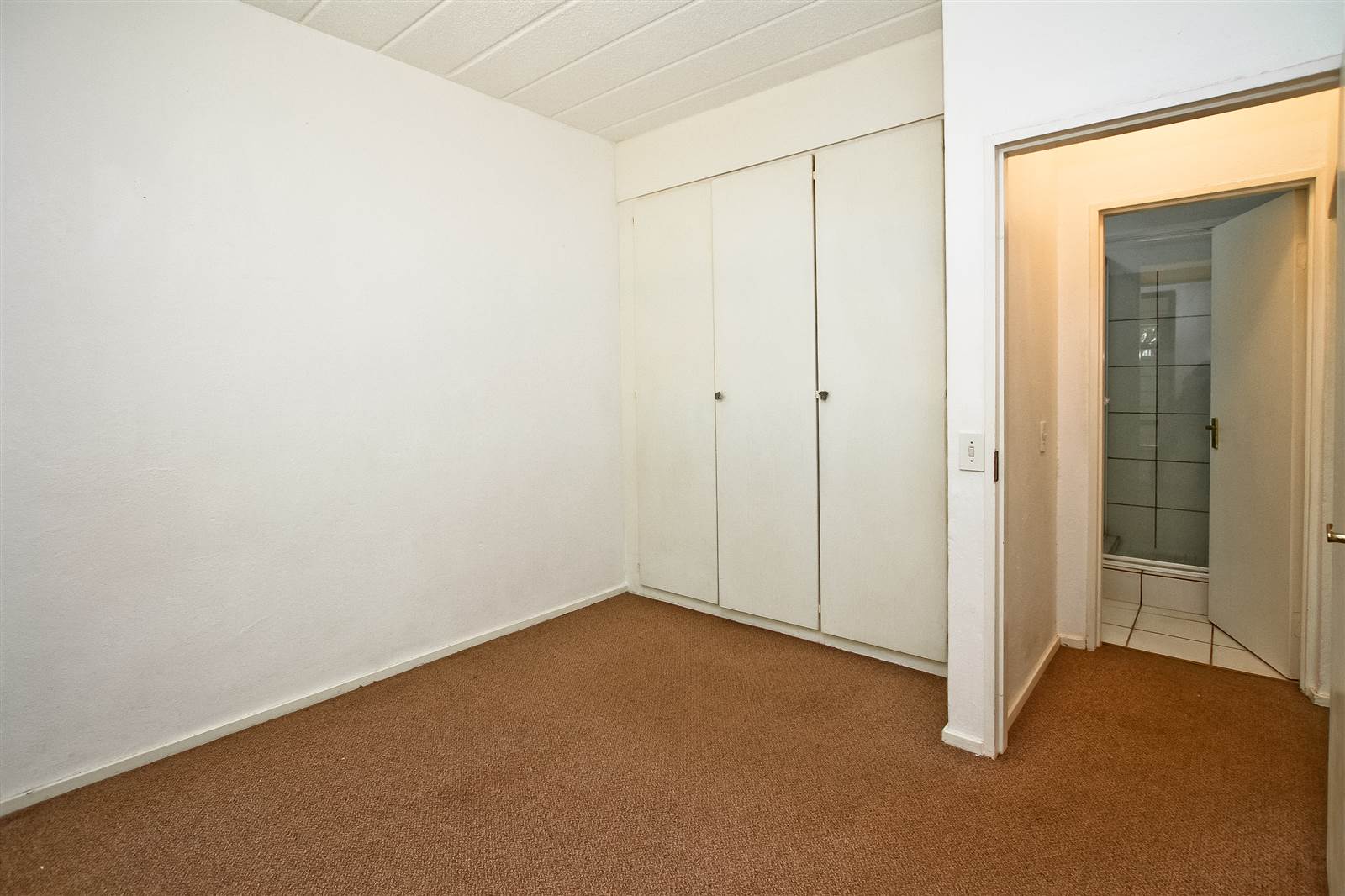 1 Bed Apartment in Craighall Park photo number 8