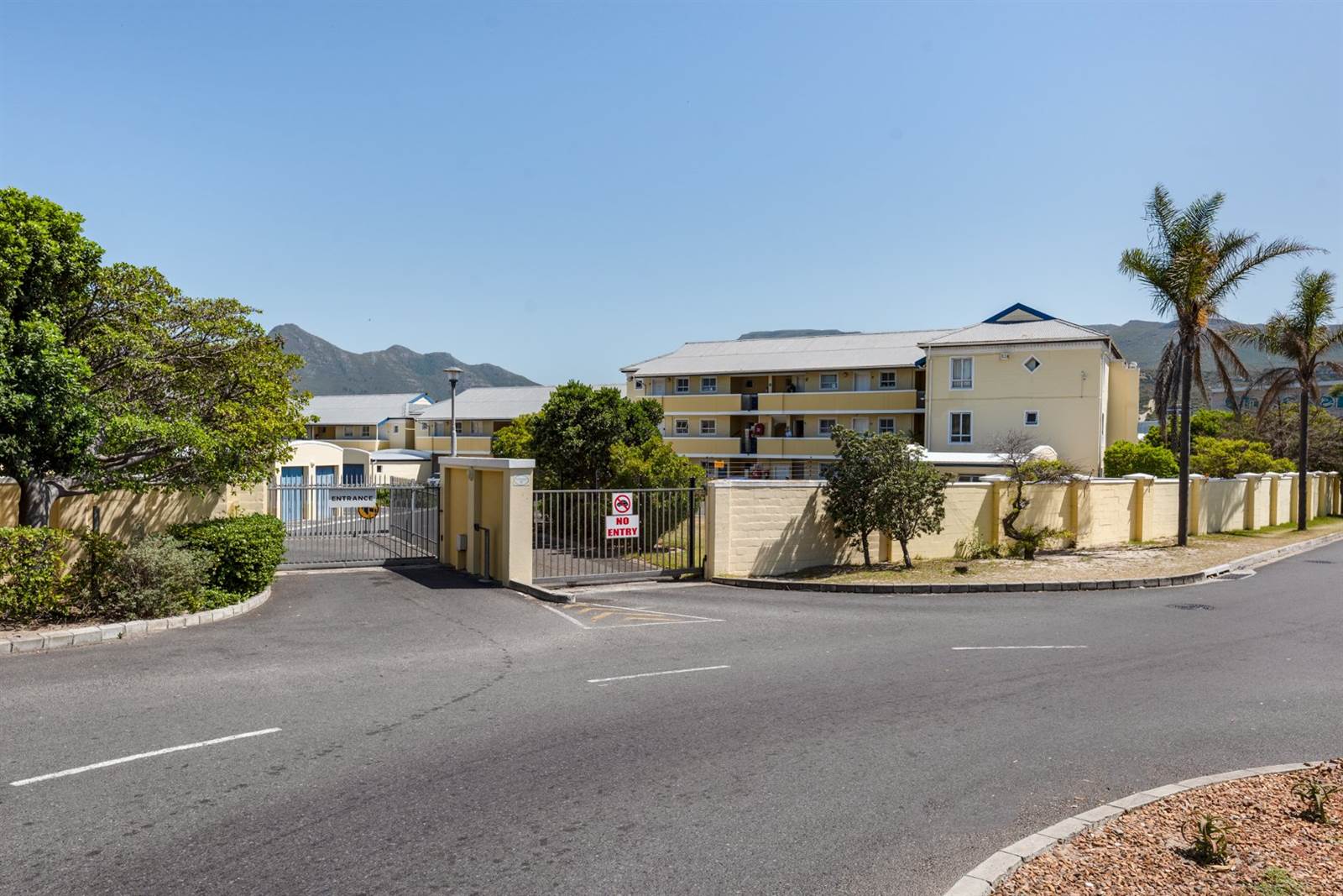 2 Bed Apartment in Fish Hoek photo number 21