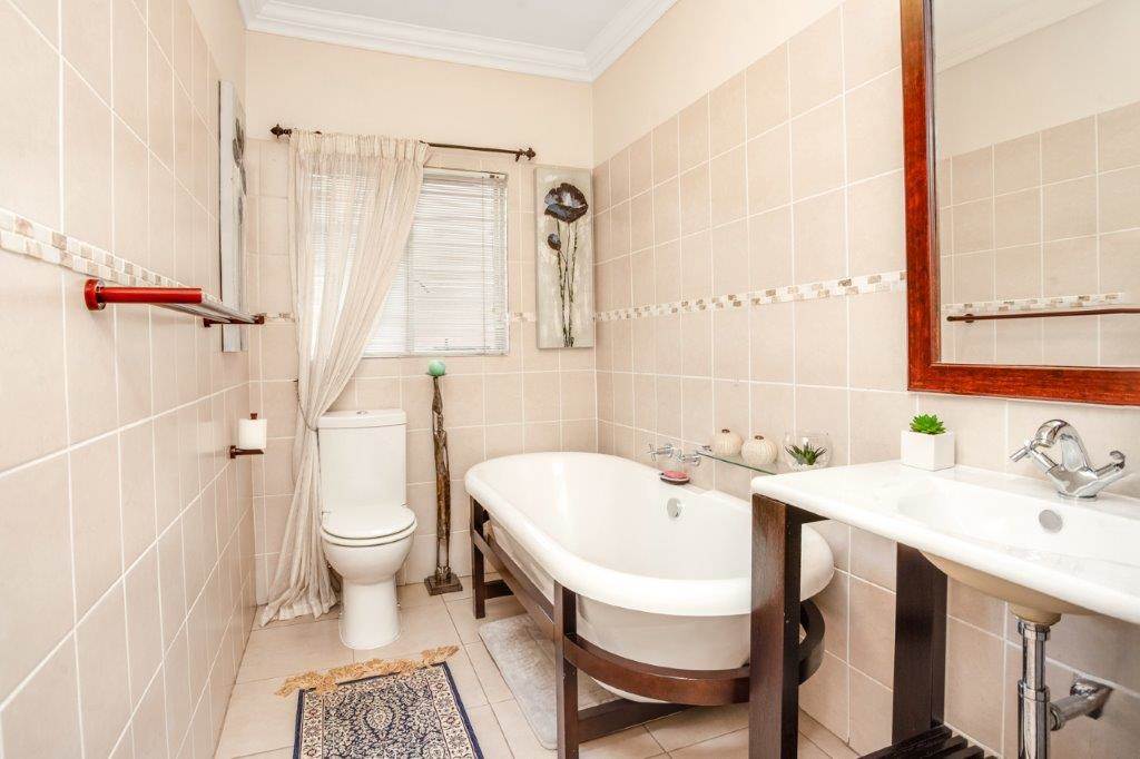 4 Bed Townhouse in Randpark Ridge photo number 14