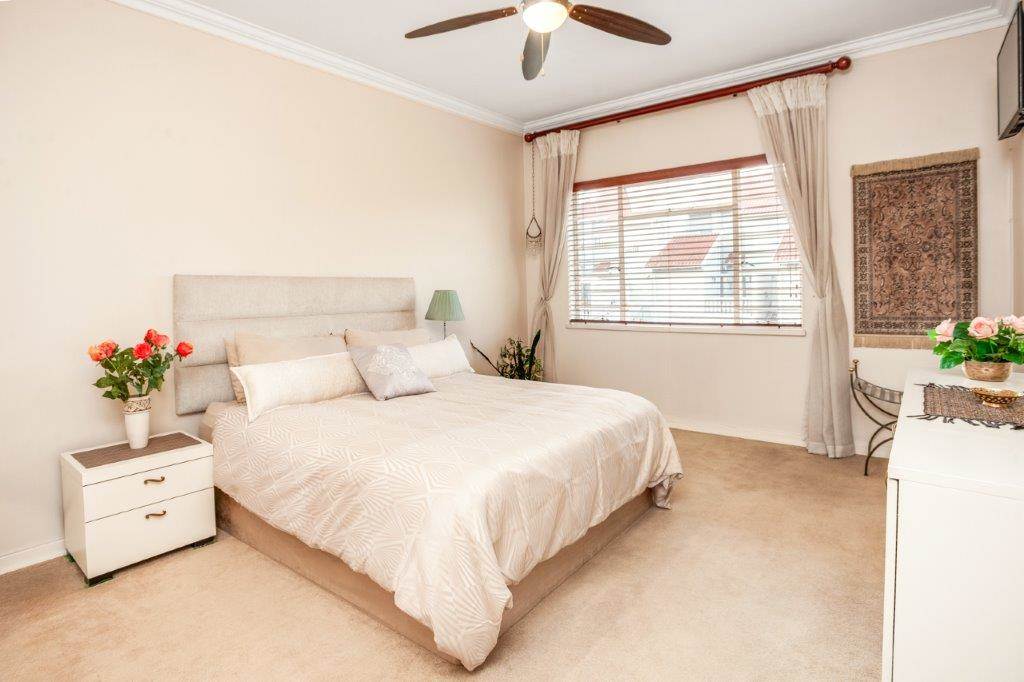 4 Bed Townhouse in Randpark Ridge photo number 9