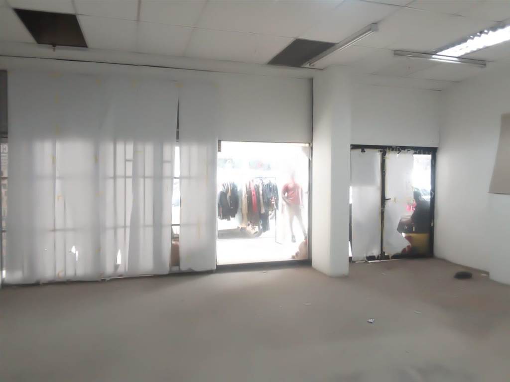 130  m² Retail Space in Durban CBD photo number 3
