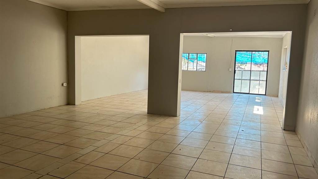 5 Bed House in Protea Park photo number 21