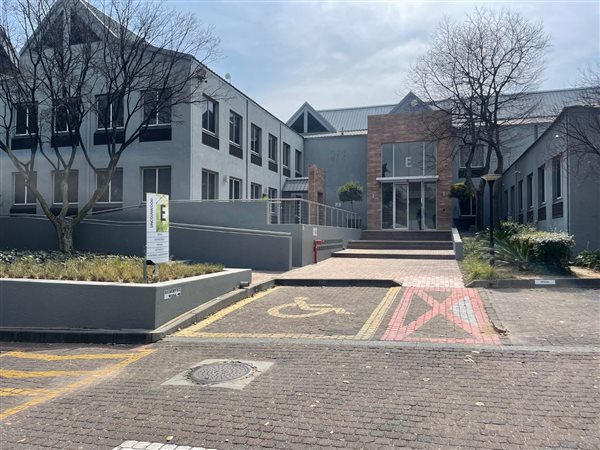 371  m² Commercial space in Woodmead