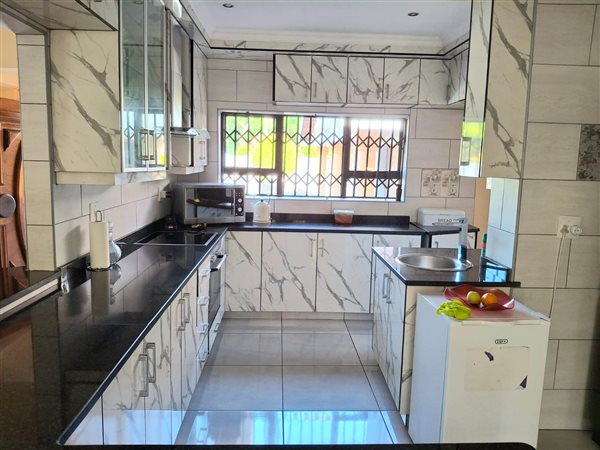 5 Bedroom House 5 Bedroom House