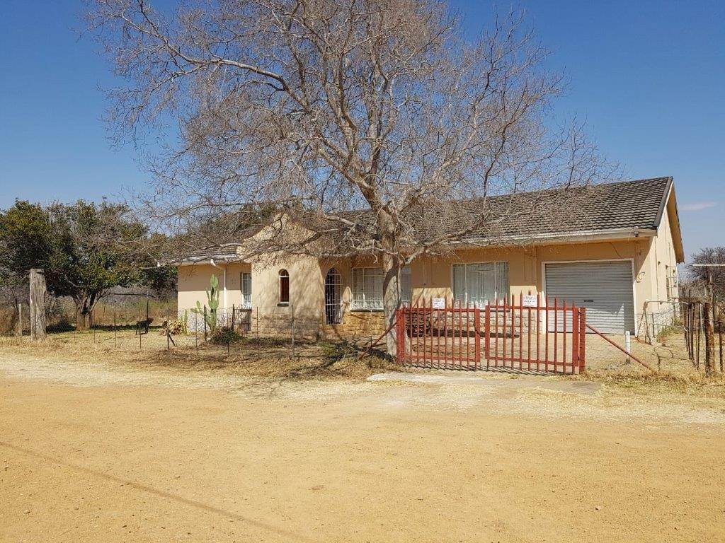 3 Bed House in Wolmaranstad photo number 2