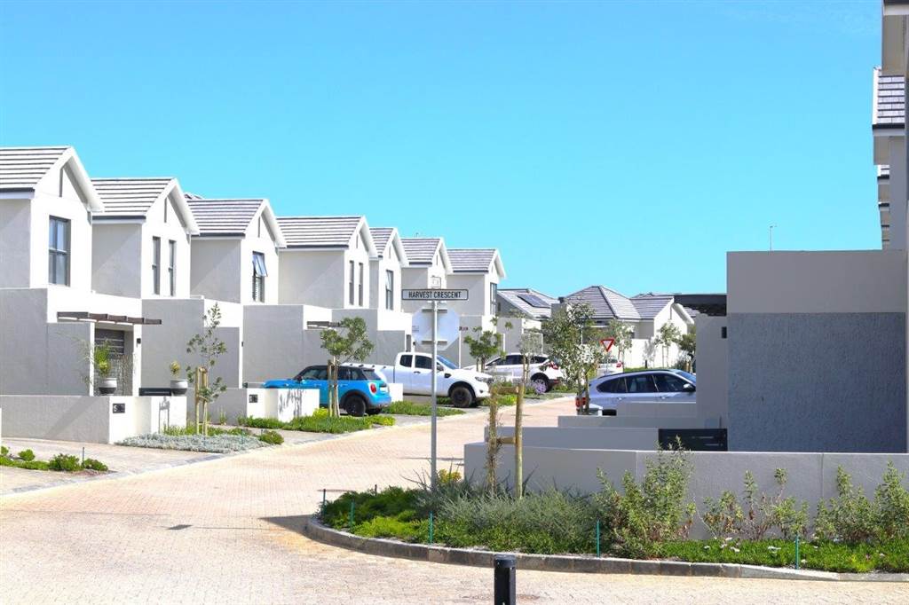 3 Bed Townhouse in Durbanville Central photo number 23