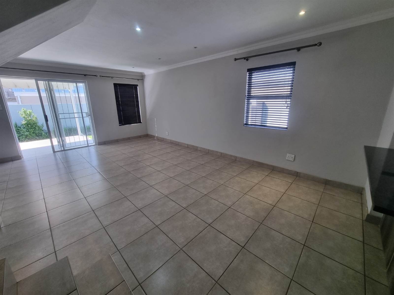 2 Bed Townhouse in Erasmus Park photo number 5