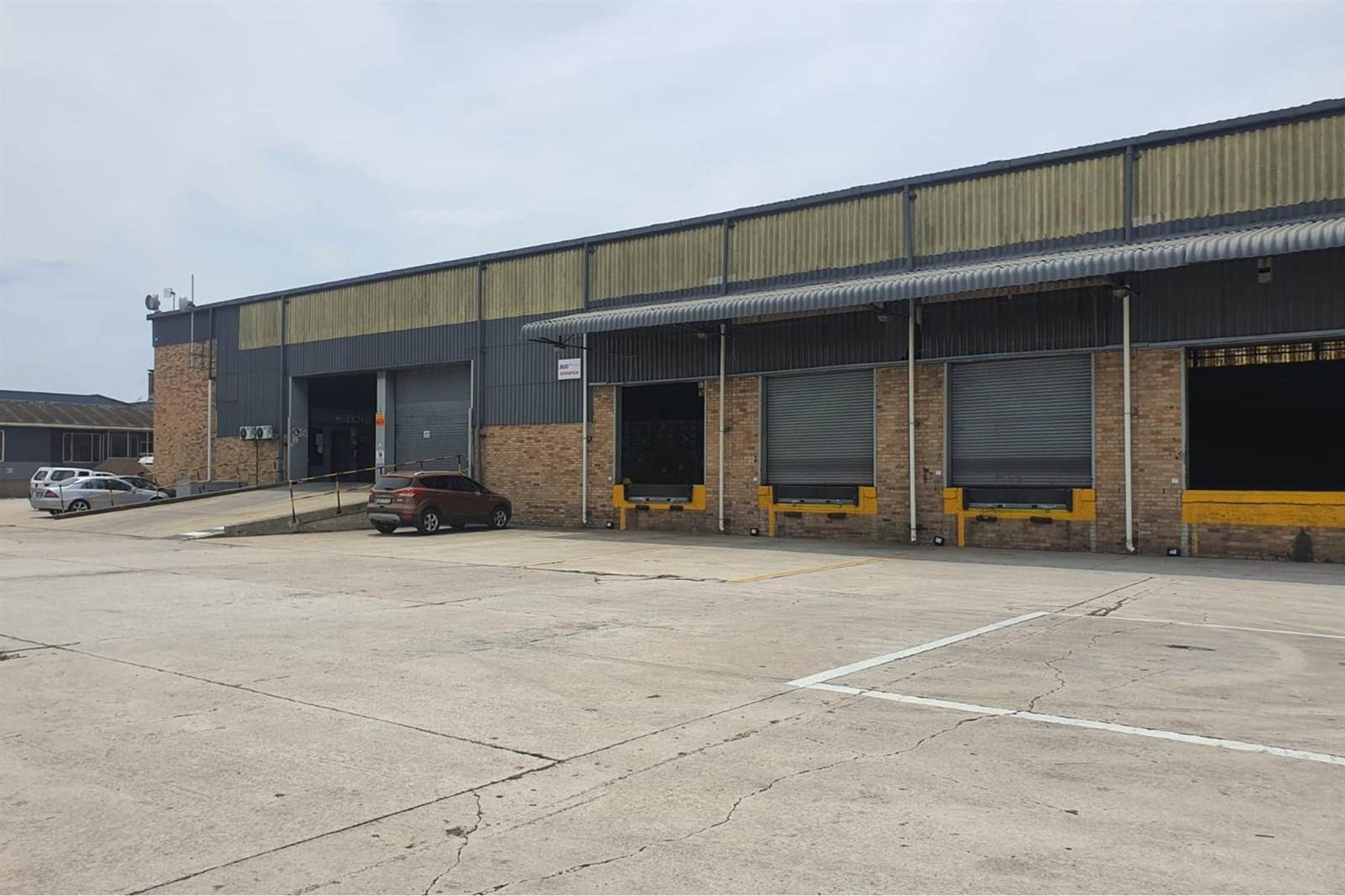 2198  m² Industrial space in Deal Party photo number 1