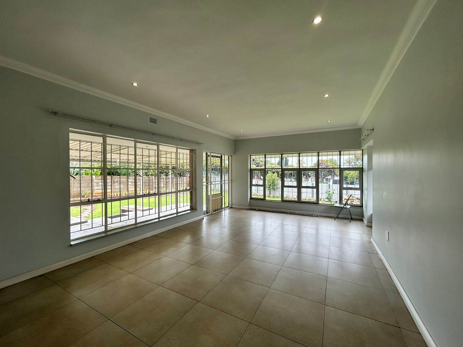 211  m² Commercial space in Northcliff photo number 6