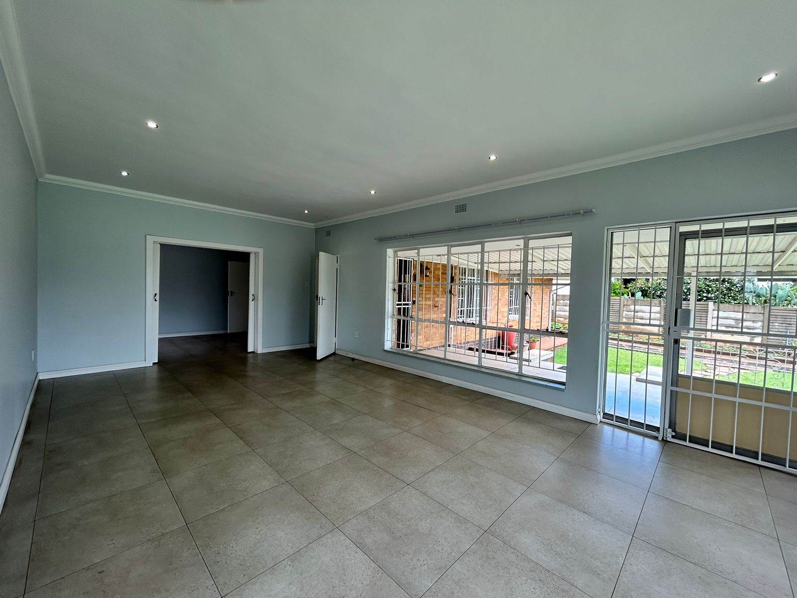 211  m² Commercial space in Northcliff photo number 4