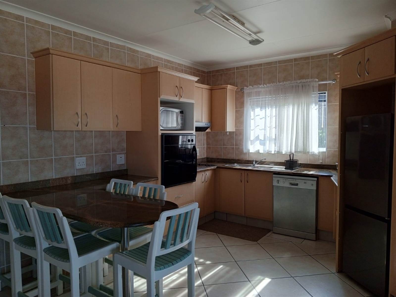 3 Bed Apartment in Uvongo photo number 9