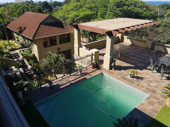 9 Bed House in Umtentweni photo number 3