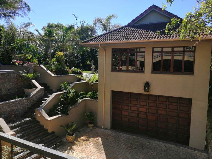 9 Bed House in Umtentweni photo number 4