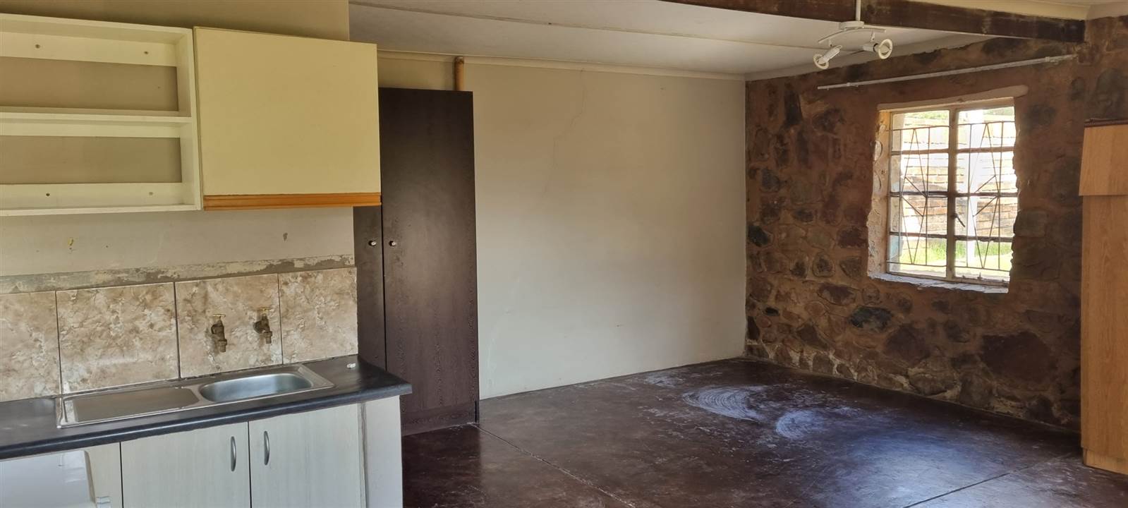 1 Bed Apartment in Magaliesburg photo number 4