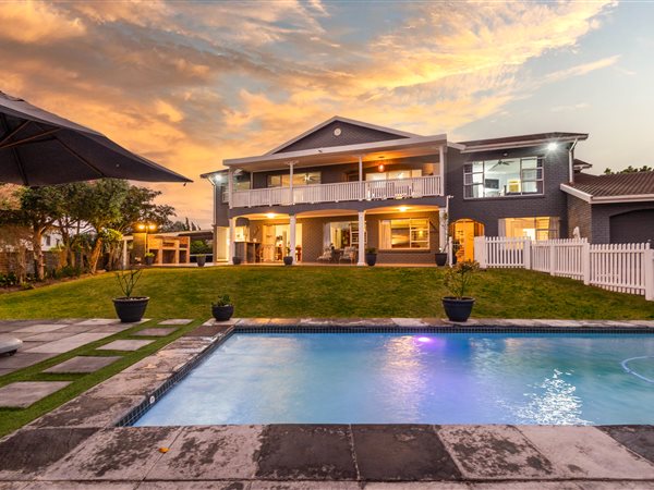 4 Bedroom House 4 Bedroom House