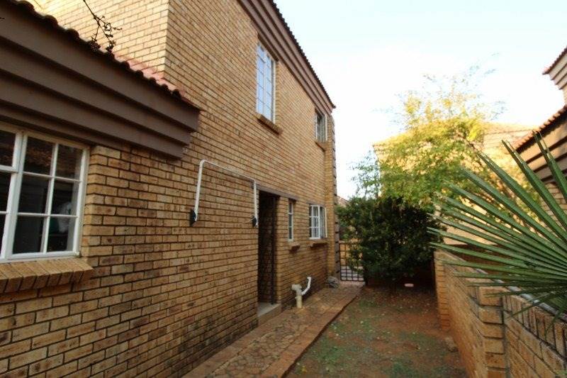 2 Bed Townhouse in Potchefstroom Central photo number 15