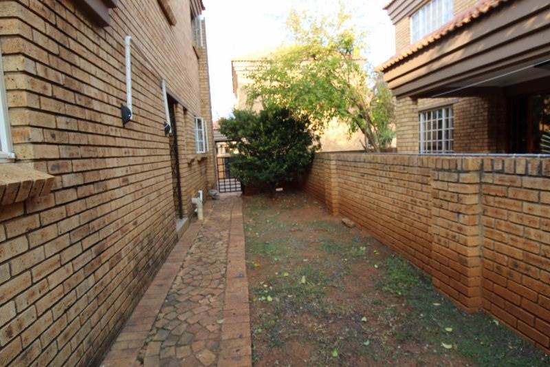2 Bed Townhouse in Potchefstroom Central photo number 14