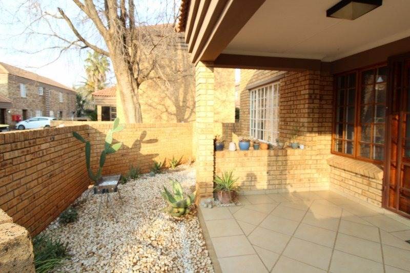 2 Bed Townhouse in Potchefstroom Central photo number 16
