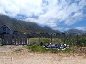 703 m² Land available in Bettys Bay