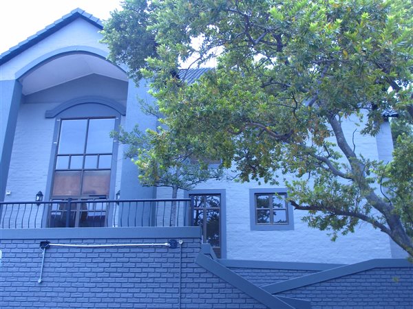 575  m² Commercial space in Olivedale