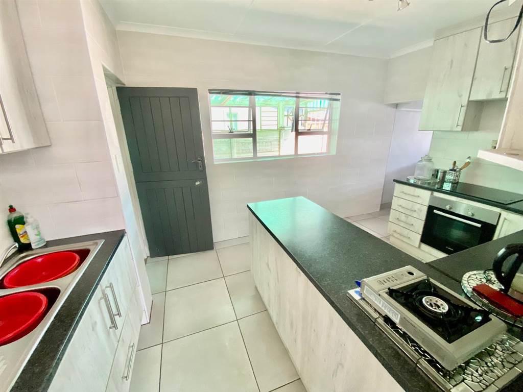 3 Bed House in Algoa Park photo number 10