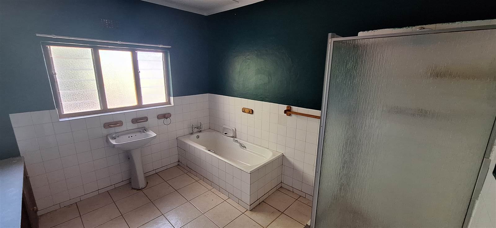 4 Bed House in Aliwal North photo number 15