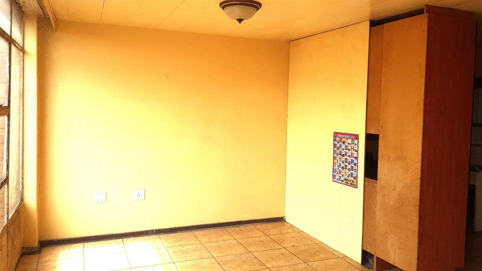 Bachelor apartment in Kempton Park Central photo number 10