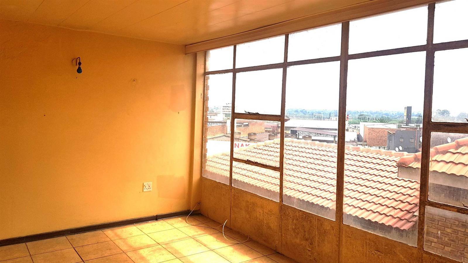 Bachelor apartment in Kempton Park Central photo number 11