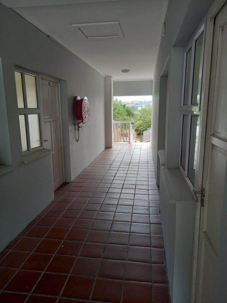 3 Bed Flat in Grahamstown Central photo number 6