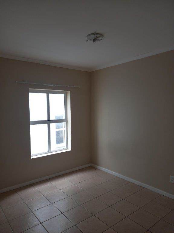 3 Bed Flat in Grahamstown Central photo number 10