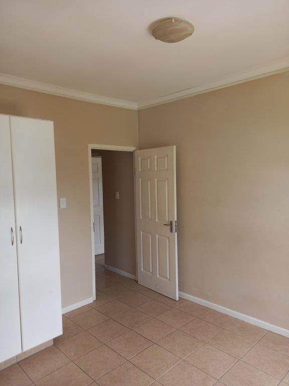 3 Bed Flat in Grahamstown Central photo number 12
