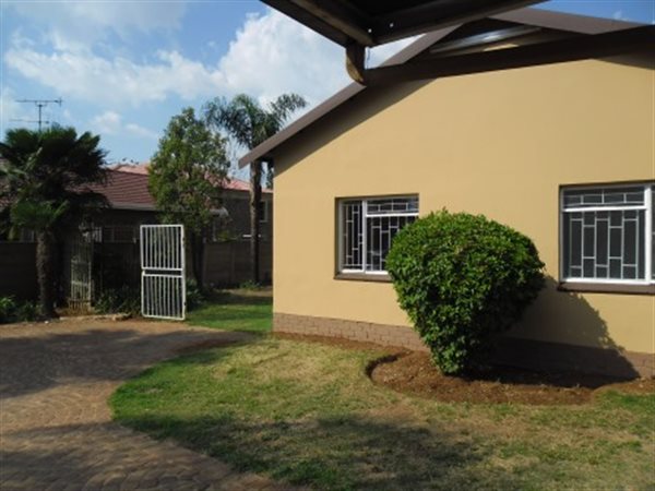 2 Bed House to rent in Clayville East | RR4221725 | Private Property