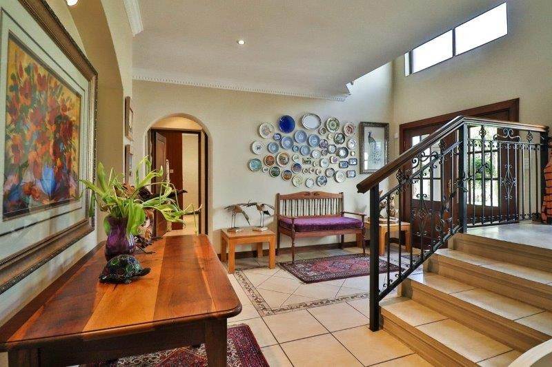 4 Bed House in Waterkloof Ridge photo number 9