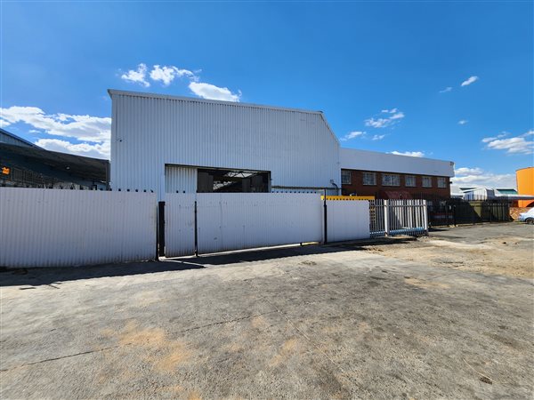 3 000  m² Industrial space