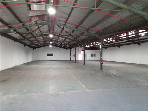 716  m² Industrial space