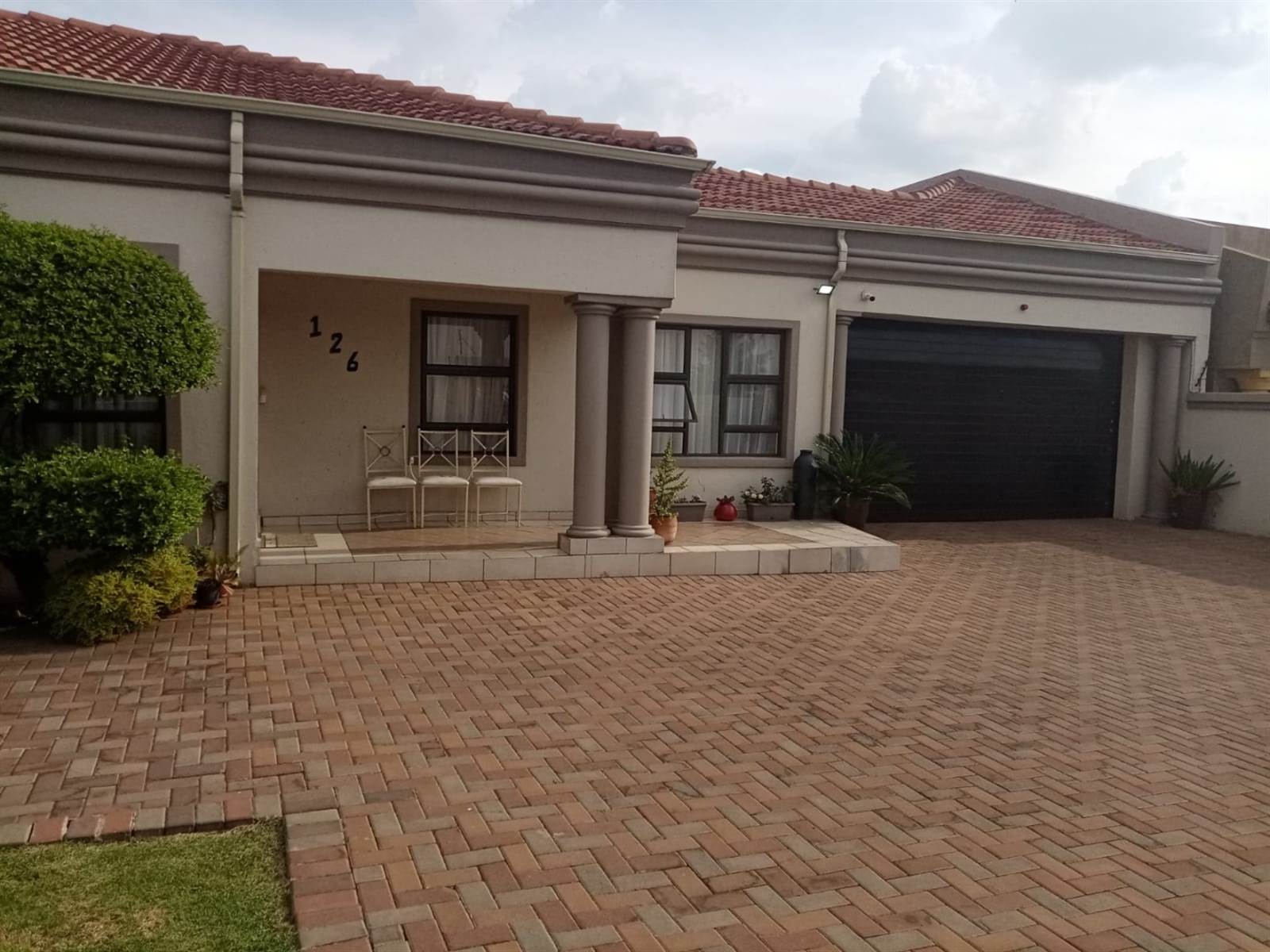 5 Bed House in Roodekop photo number 3