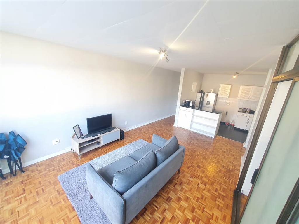 1 Bed Apartment in Humewood photo number 9